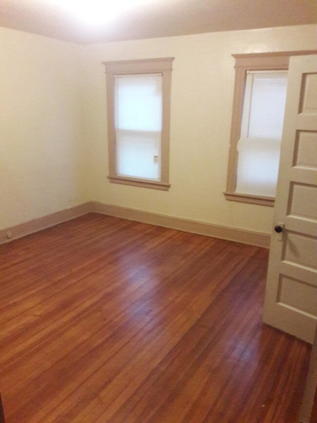 64 Ridge St Unit 1, Manchester, CT 06040 Apartment for Rent in