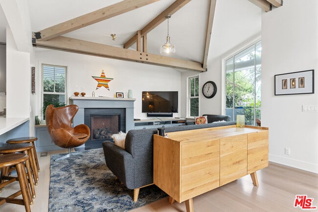 Foto del edificio - 942 Superba Ave