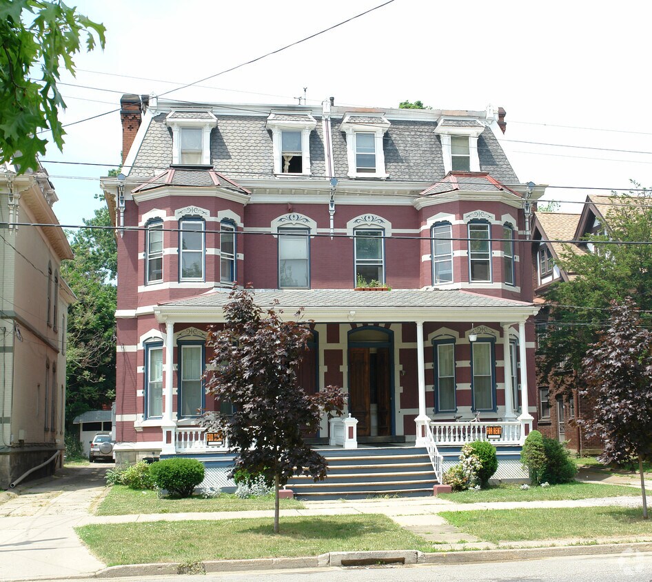 Foto del edificio - 328 W 6th St