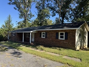 Building Photo - 522 Pine Ave