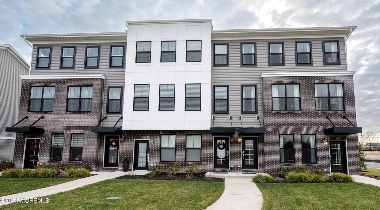 Primary Photo - 4 Midway Rd S