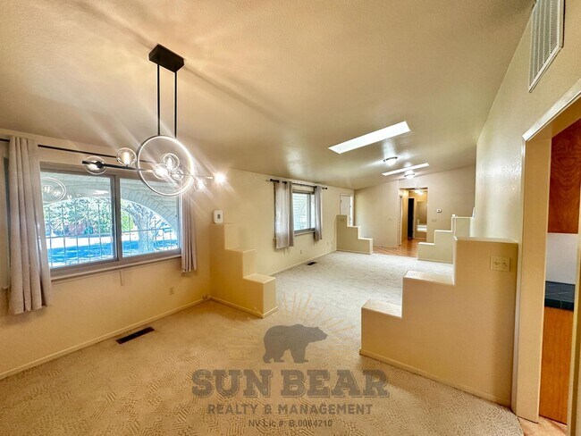 Foto del edificio - 3 Bedroom Home in S. Reno w new Fencing! Dog upon approval!