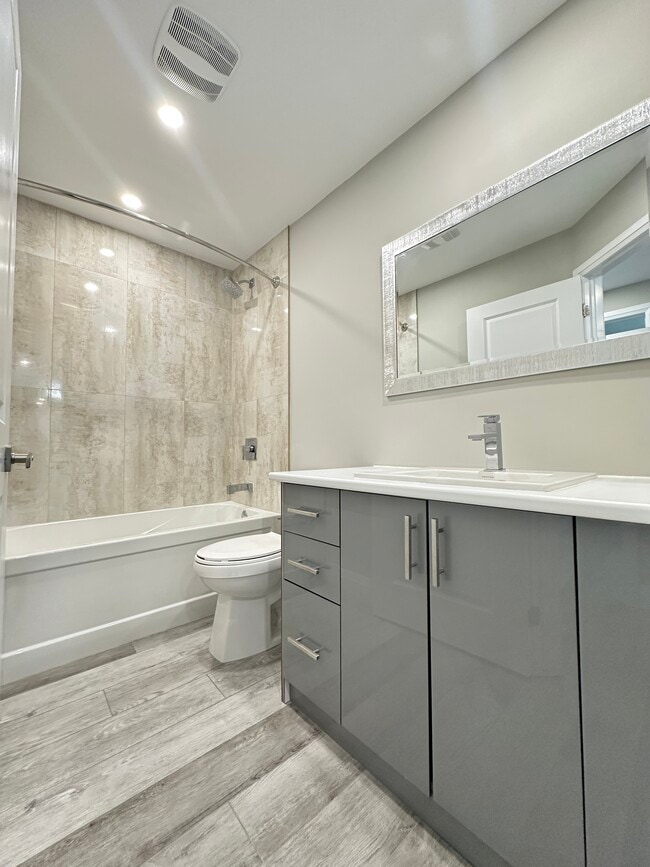 Building Photo - 483 Linwell Road