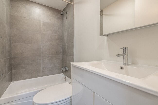 Photo du bâtiment - 730 St Clarens Ave