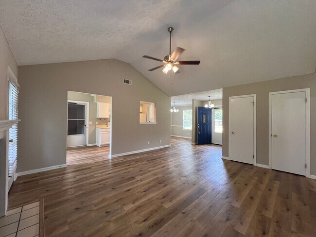 Building Photo - 3 bedroom 2 bath in Goshen Hills