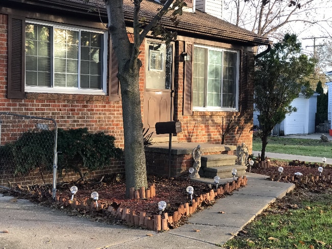 Building Photo - 25160 Dale St