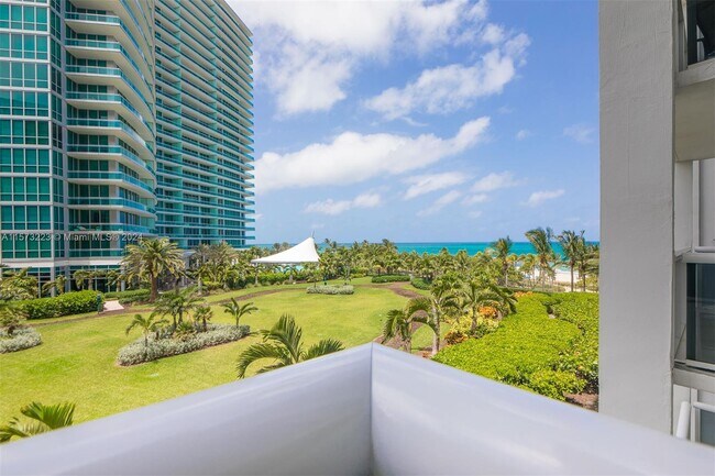 Building Photo - 10275 Collins Ave