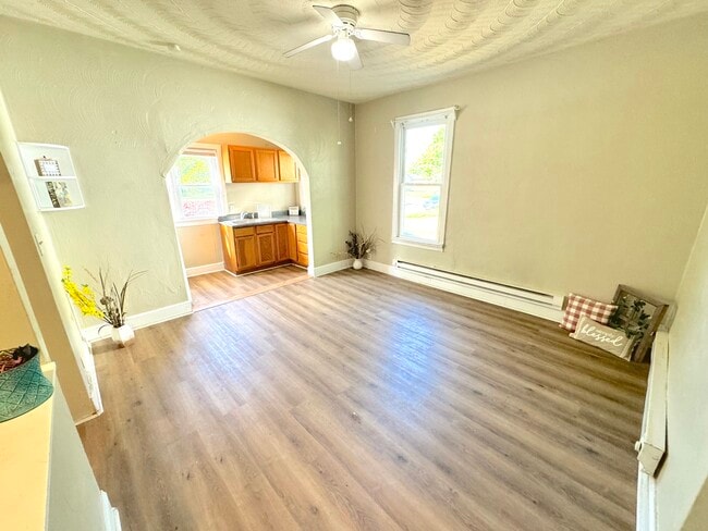 Building Photo - 1526 W 40th St