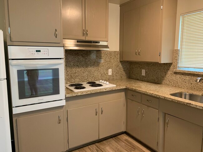 Building Photo - 3057 Westboro Dr