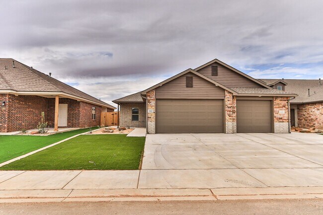 Building Photo - Beautiful 2 Bedroom 2 Bath With Open Conce...