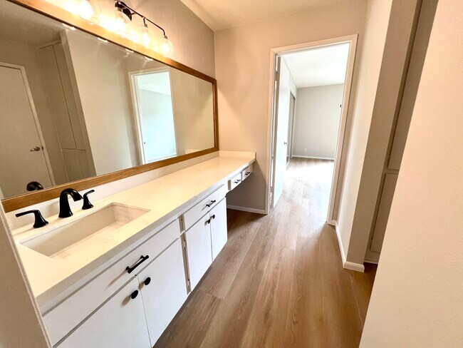 Foto del edificio - 8163 Redlands St