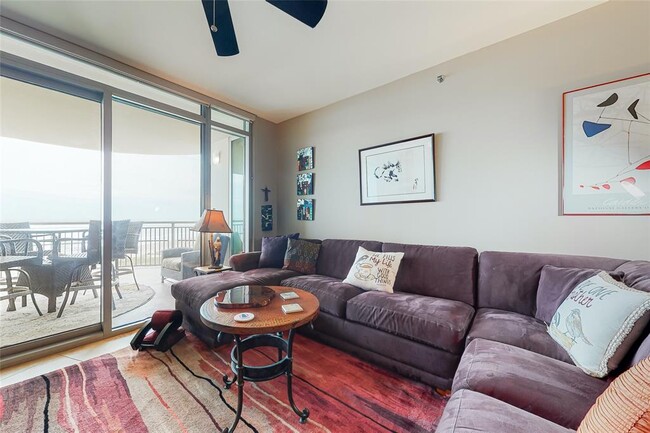 Building Photo - 801 E Beach Dr