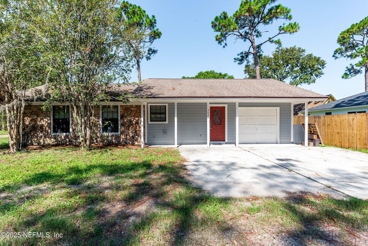 Foto principal - 3920 Sans Pareil St