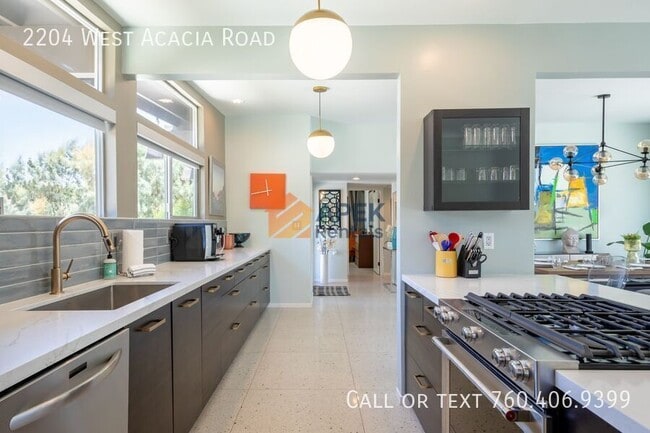 Foto del edificio - 2204 W Acacia Rd