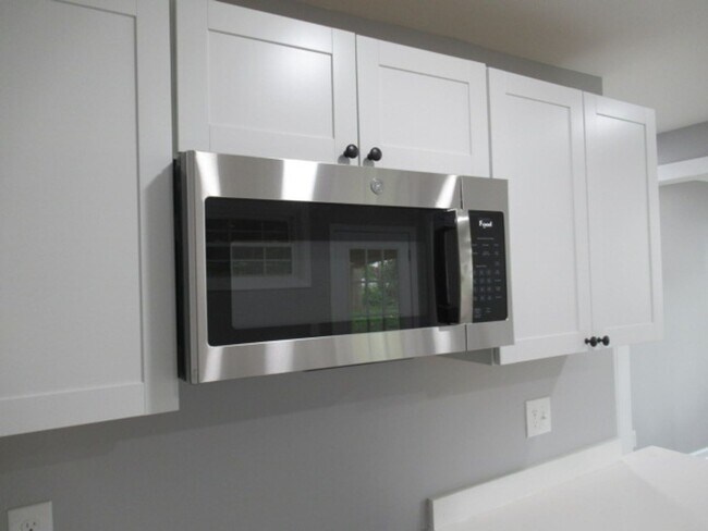 Building Photo - Cute, remodeled 3bd 1ba house