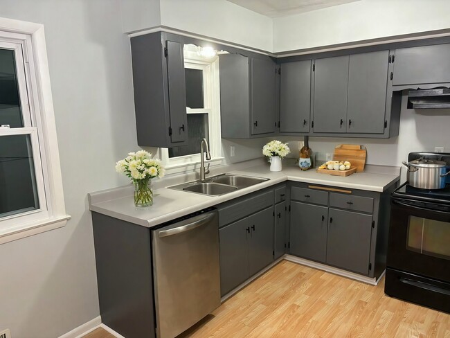 Foto del edificio - 2557 S 60th St