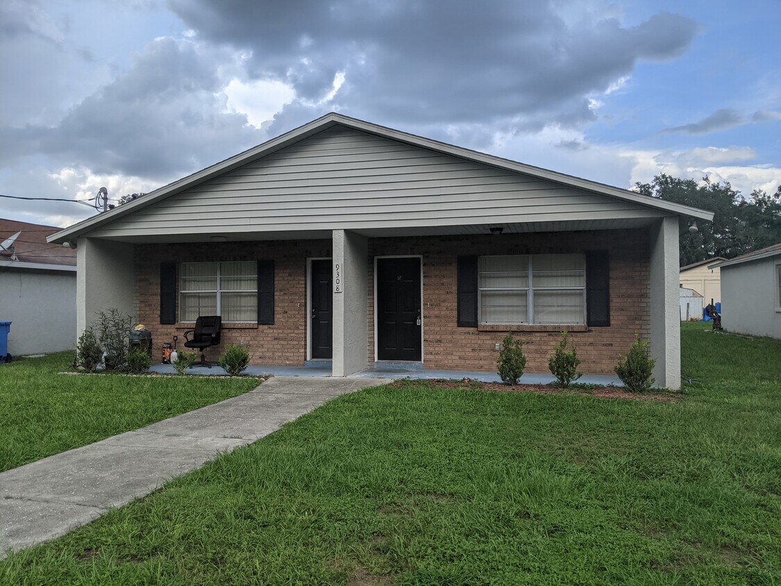 9308 Greyrock Rd Unit B, Thonotosassa, FL 33592 Apartments in