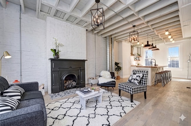 Building Photo - Luxury Home - Lawrenceville