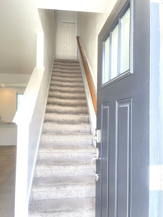 Foto del edificio - Charming 2-Bed, 2 and half-Bath Townhouse ...