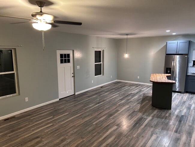 Building Photo - 6016 Kingfish Dr