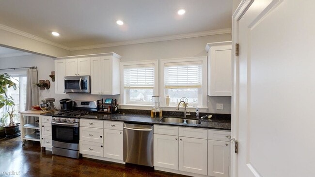 Building Photo - 4 br, 2 bath House - 40 Cushman Ave Spacio...
