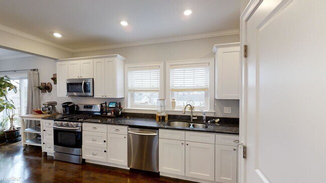 Foto del edificio - 4 br, 2 bath House - 40 Cushman Ave Spacio...