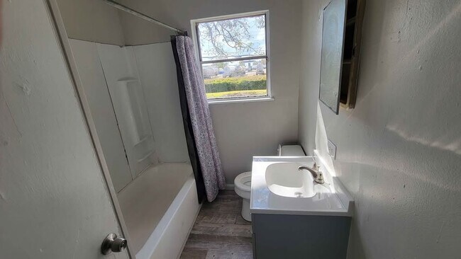 Foto del edificio - 1105 Norris Dr