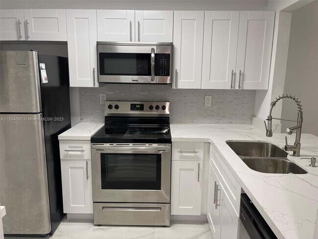 Foto del edificio - 3399 Foxcroft Rd