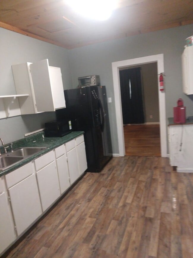 Building Photo - 121 Baggett St