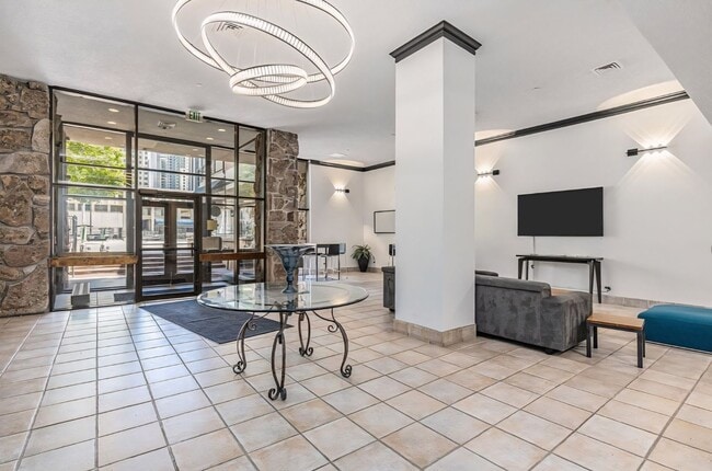 Building Photo - Affordable High Rise Condo in the heart of Downtown Denver!!
