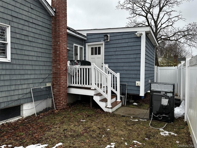 Building Photo - 5 Bristol St