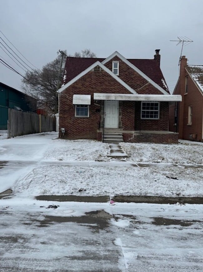 Building Photo - 20735 Syracuse Ave