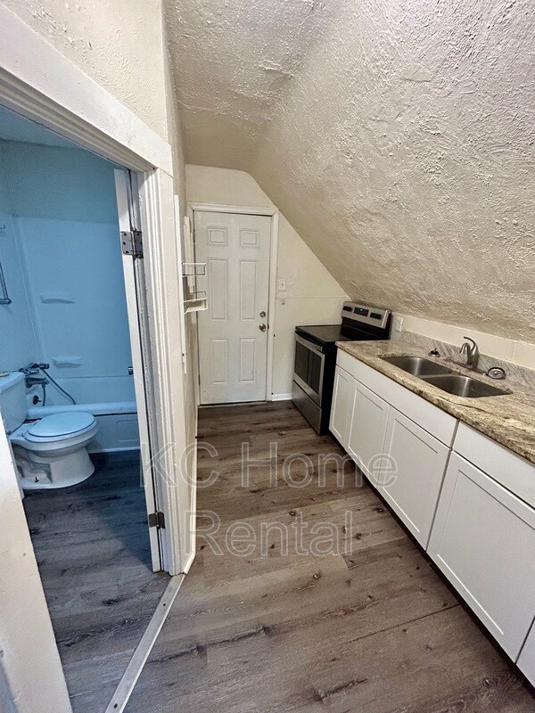 Building Photo - 551 S Brookside Ave