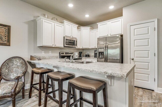 Building Photo - 6090 Royal Port Ct