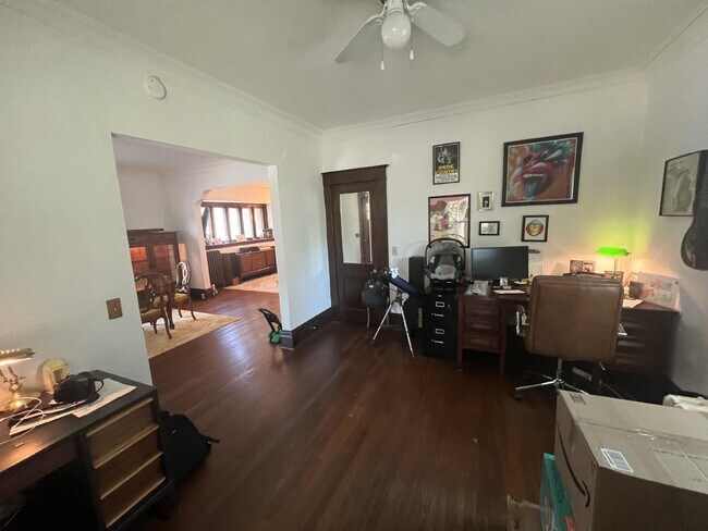 Building Photo - Beautiful 2BR Main Level Apartment