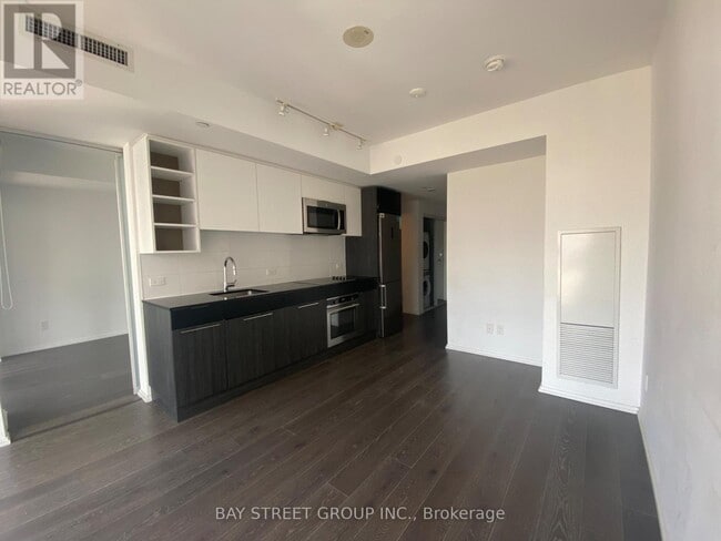 Building Photo - 68 Shuter St
