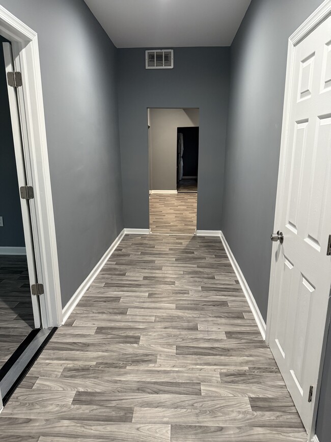 Foyer - 2536 Loyola Southway