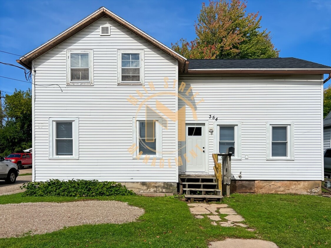 Primary Photo - 354 Nicolet Blvd