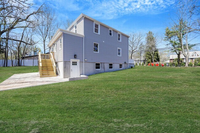 Foto del edificio - 2939 N Wading River Rd