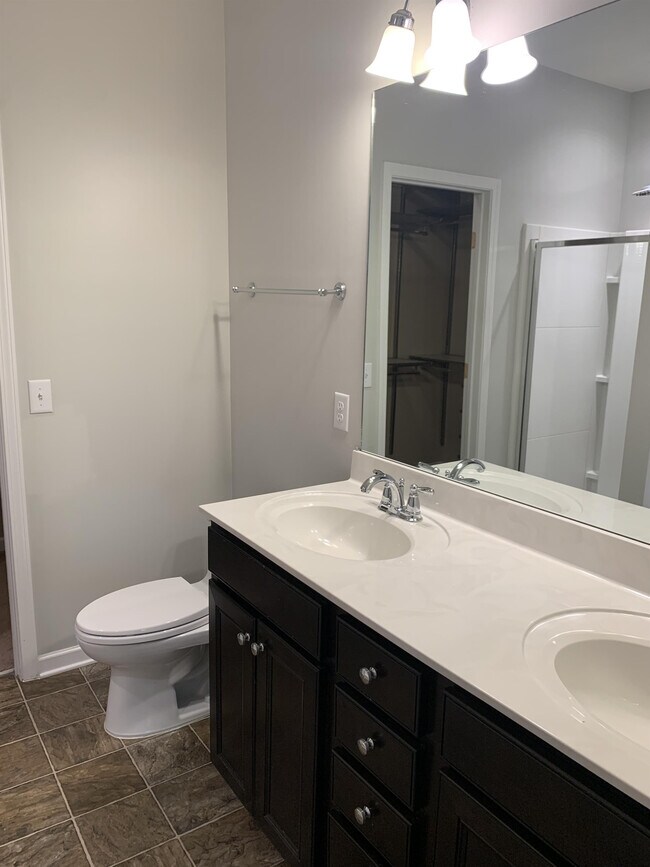 Building Photo - 2327 Traemoor Village Dr