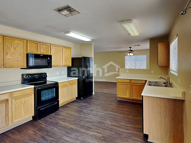 Foto del edificio - 16002 W Jackson St
