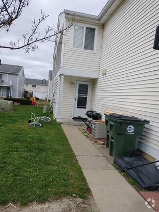 Building Photo - 522 Meadow Green Ln