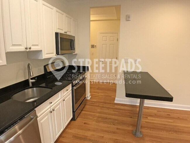 Building Photo - 3 bedroom in Cambridge MA 02138