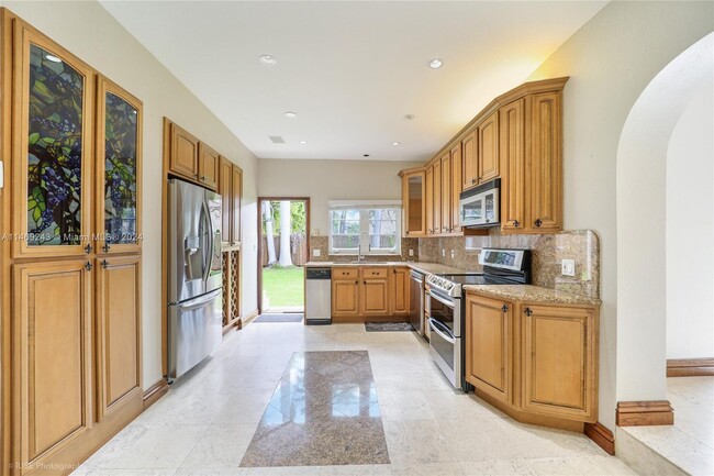 Foto del edificio - 5845 N Bay Rd