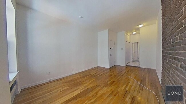 Building Photo - 212 E 85th St