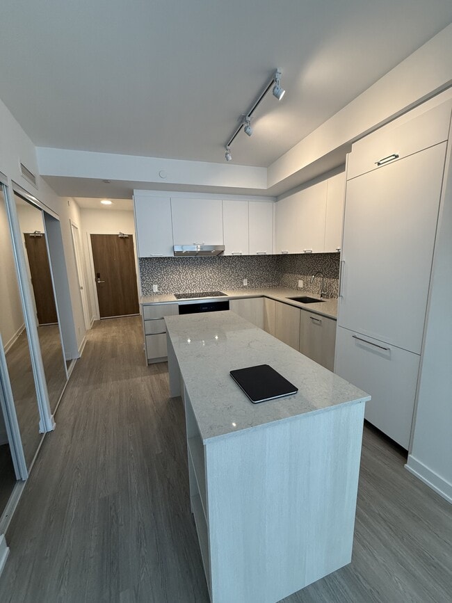 Photo du bâtiment - 8188 Yonge St