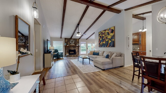 Building Photo - 5 Dorchester Ct