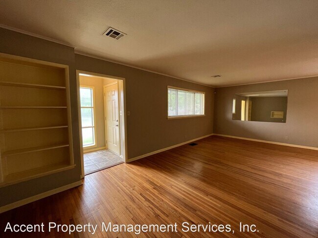 Building Photo - 3 br, 1.5 bath House - 2918 S. Hudson Place