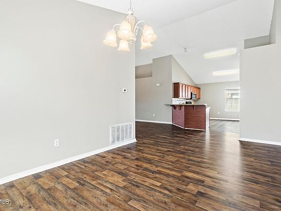 Foto del edificio - 15095 Cedar Springs Dr