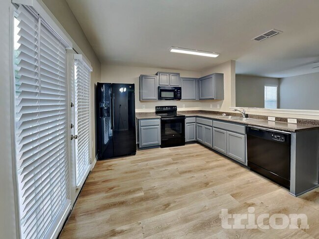 Foto del edificio - 6323 Cougar Village